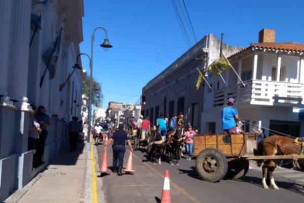 Manifestación de carreros frente a la Municipalidad