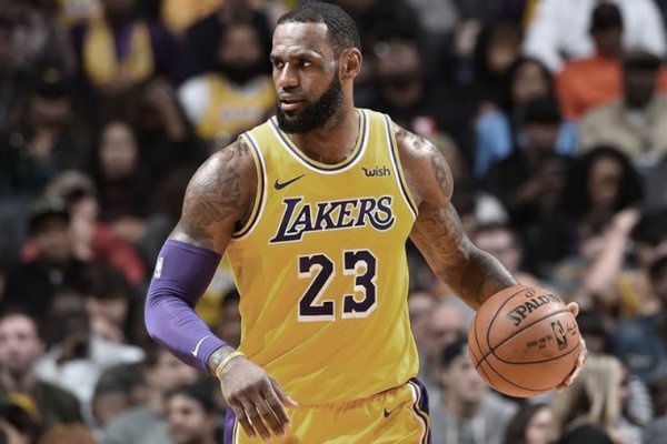 La estrella de la NBA LeBron James dio positivo en coronavirus