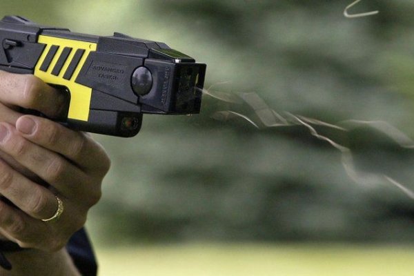 En España murió un hombre por un disparo de pistola taser