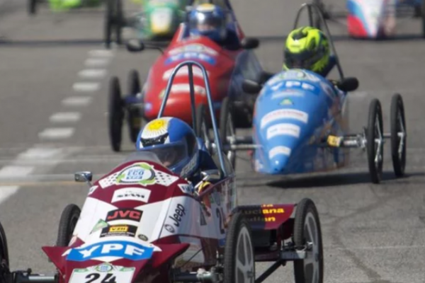 Alumnos y docentes competirán en el autódromo Galvéz con un ecoauto