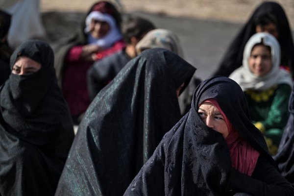 Los talibanes emitieron un decreto en favor de las mujeres: 