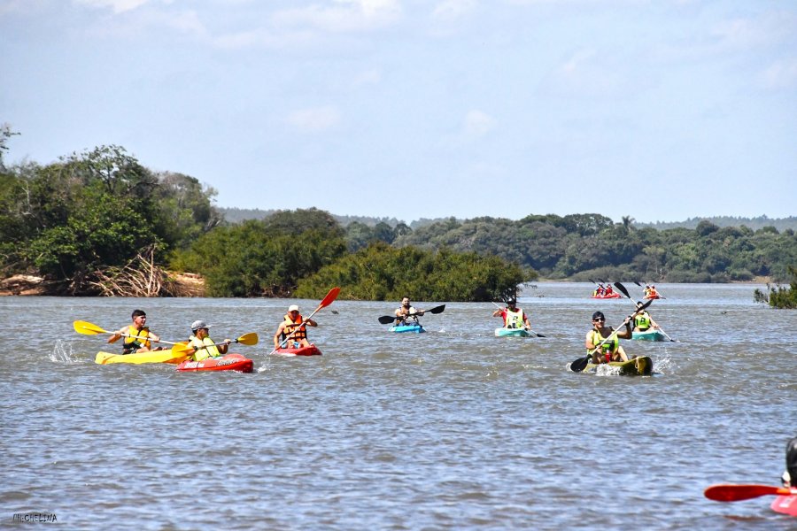 Travesía Tripartita de integración con  60 remeros por el hábitat del río Uruguay