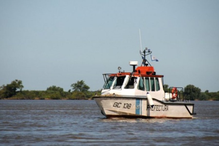 Un joven desapareció tras hundirse su canoa en el río Paraná