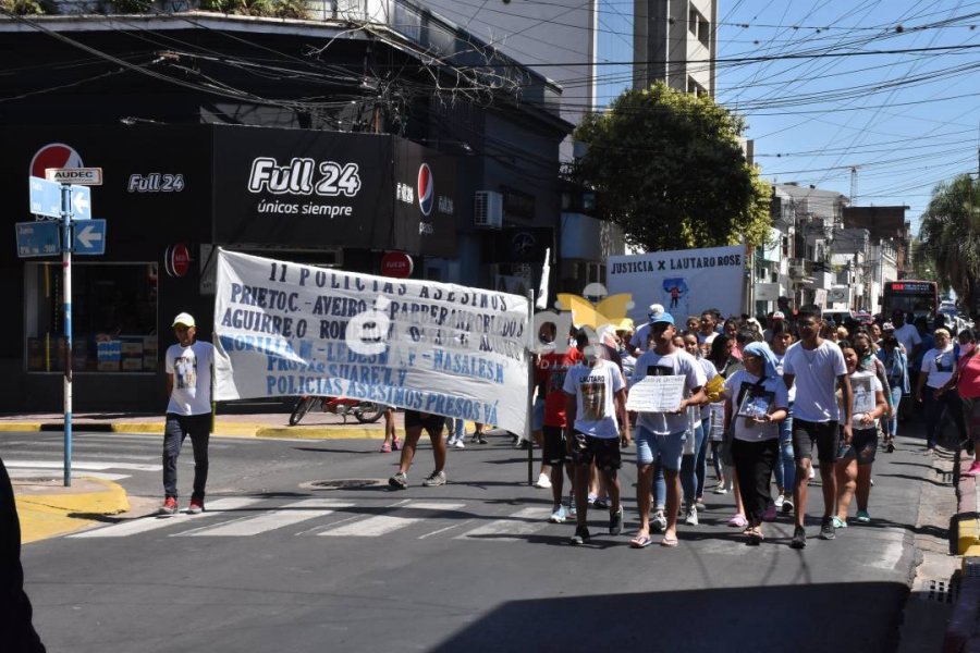 Marcha pacífica a un mes del fallecimiento de Lautaro Rosé
