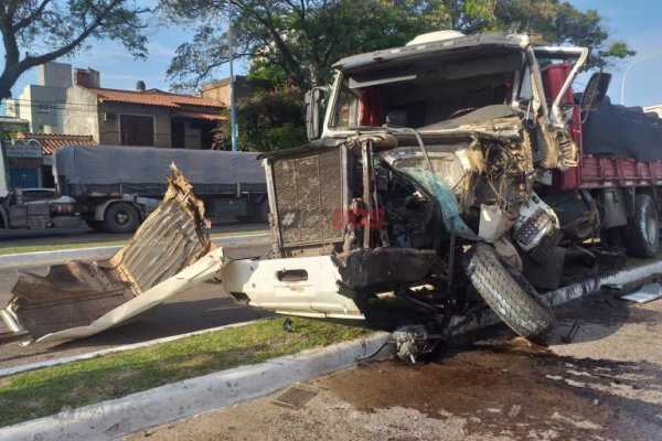 Camionero sufrió fractura de pierna tras accidentarse en plena avenida 3 de Abril