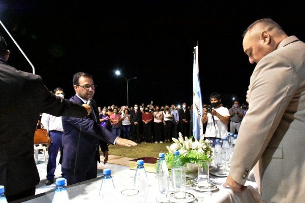 Noel Gómez asumió la intendencia de Saladas ante una multitud