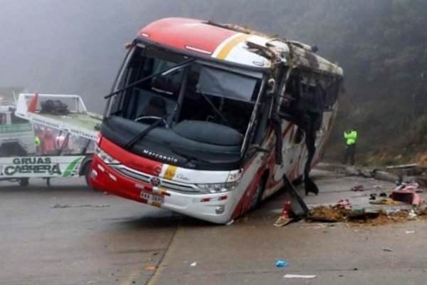 El vuelco de un micro en Ecuador causó 18 muertos y 25 heridos