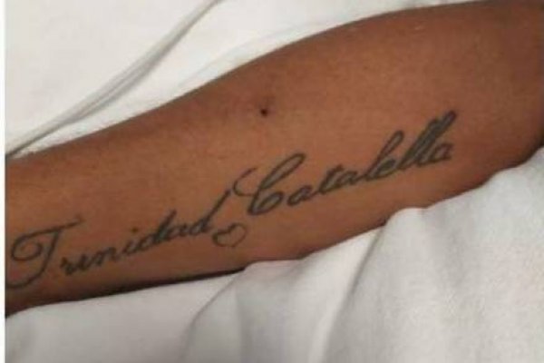 Motociclista sufrió un accidente, está en terapia y buscan a sus familiares