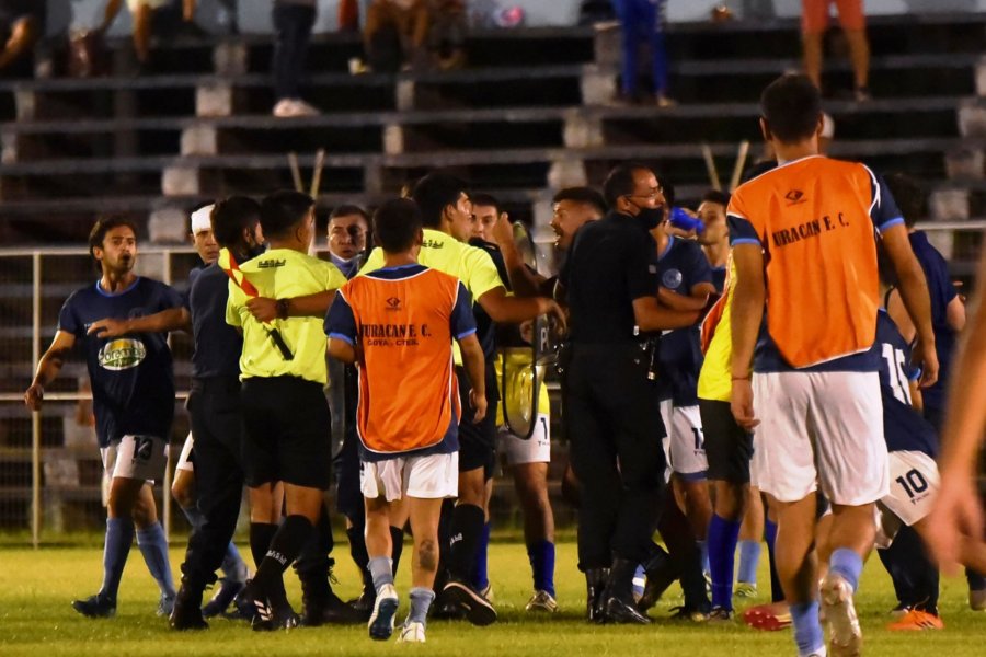 Dieron por ganado el partido a San Jorge tras incidentes contra Huracán