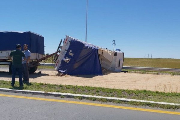 Tragedia en Guaminí: murió una familia completa tras chocar con un camión