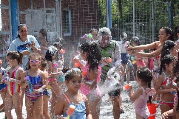 A puro carnaval cerró el primer turno de la Colonia Fantasmita