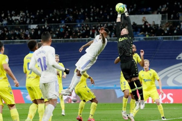 Real Madrid sufrió a Ledesma e igualó contra Cádiz por La Liga