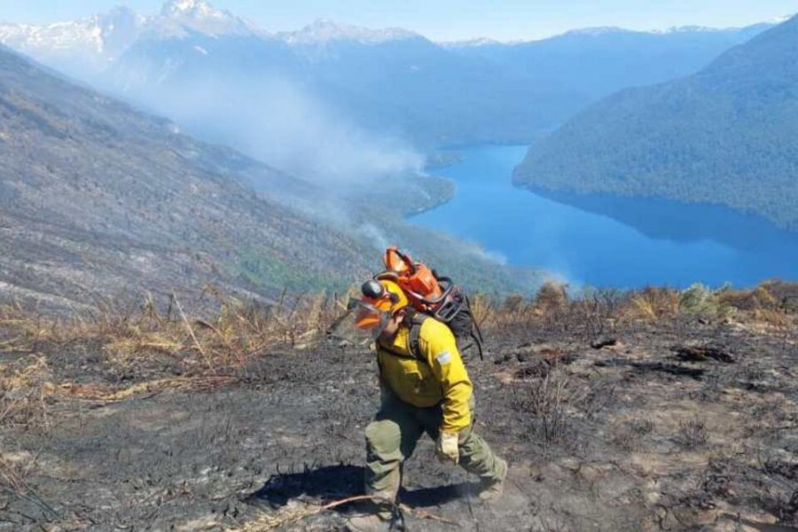 Bariloche: Cuatro familias evacuadas por los incendios forestales