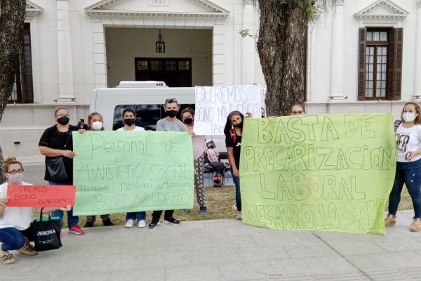 Estatales precarizados piden cobrar bono navideño