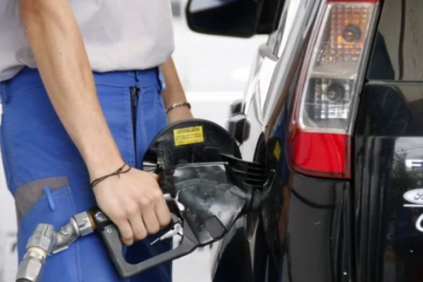 Descuentos de hasta 15% en combustibles: cómo acceder y quiénes pueden aprovecharlos
