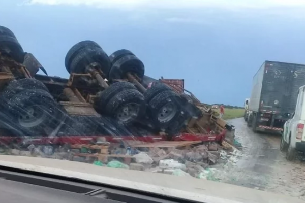 Dos personas lesionadas tras un choque de camiones en la Ruta Nº 14