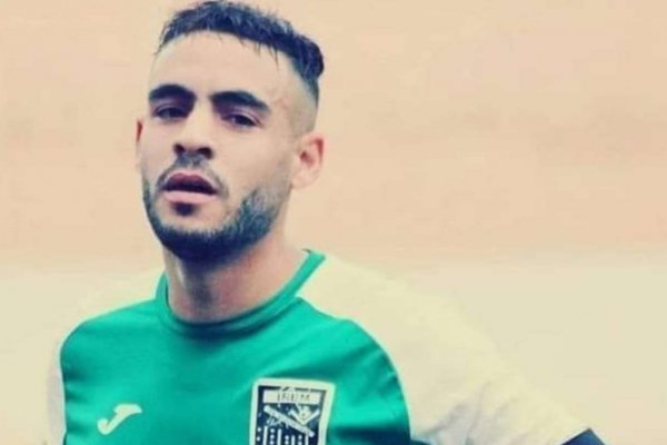 Murió un jugador argelino en pleno partido por un golpe en la cabeza