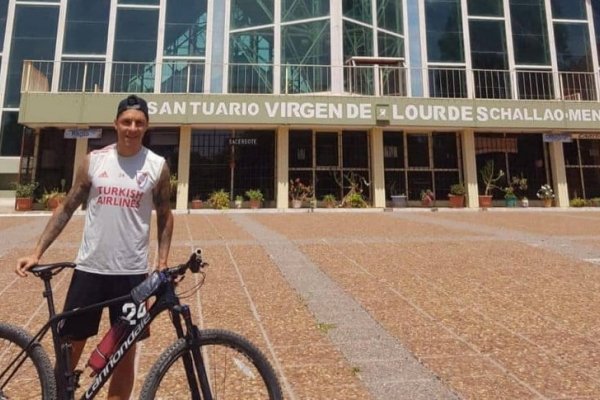 Enzo Pérez no se saca la ropa de River ni para ir a agradecer a la Virgen de Lourdes