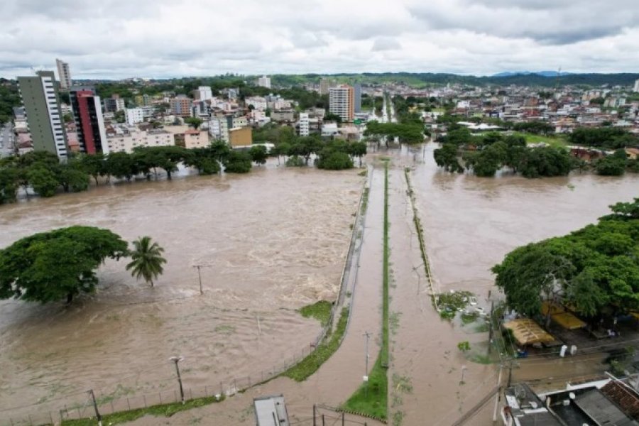Al menos 18 muertos y más de 16.000 damnificados por las fuertes lluvias en uno de los paraísos turísticos de Brasil