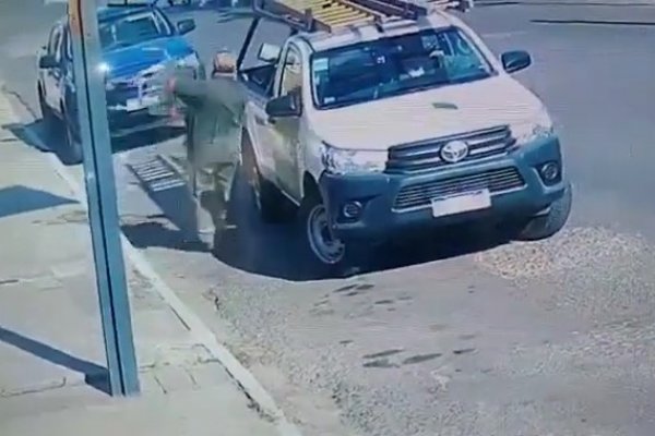 DPEC: Operarios filmados tomando un carrito de supermercado