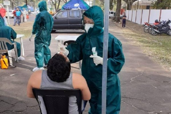 Explosión de casos: Otro día con largas filas para testeos Covid-19