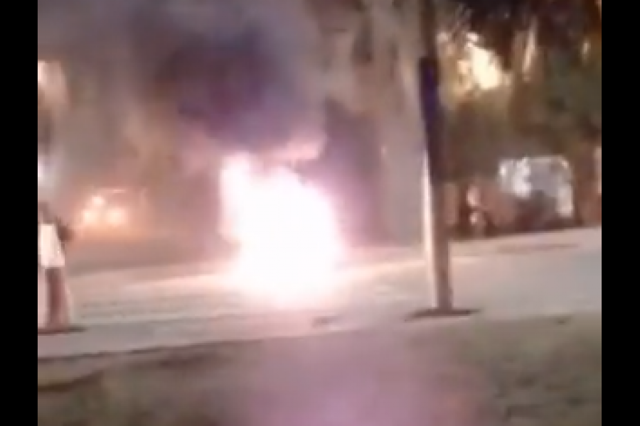 Piquete y quema de cubiertas frente al Hospital de Goya