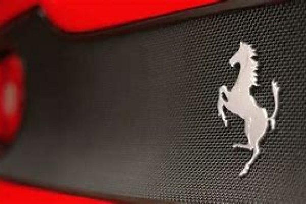 TECNO Scudería Ferrari se prepara para otro año más de juegos electrónicos