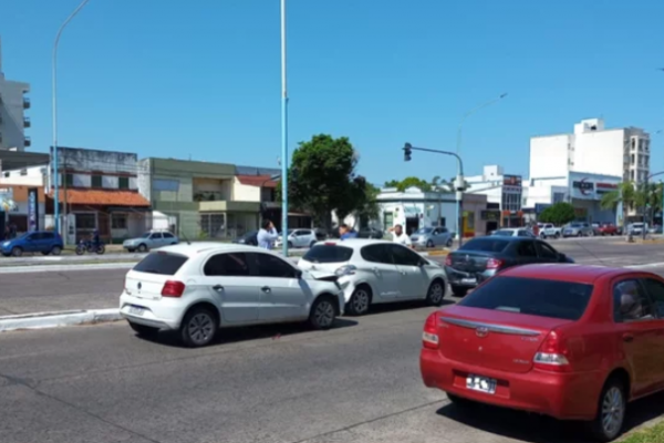 Corrientes: triple choque en plena avenida