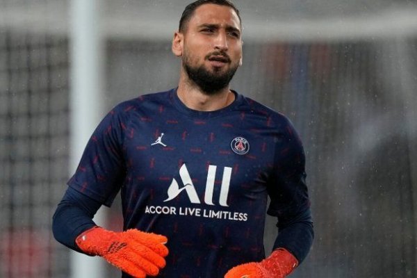 El arquero del PSG, Gianluigi Donnarumma, dio positivo de coronavirus