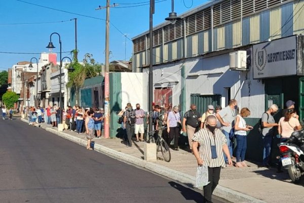 Vacunas: Largas filas para aplicarse la dosis de refuerzos