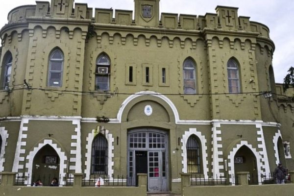 Demoraron a un agente penitenciario que robó una ventana del antiguo penal