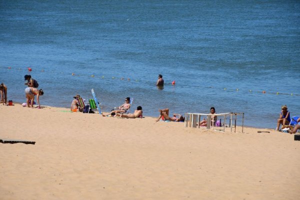 Se estaciona el río Paraná y las playas de la ciudad no corren riesgo