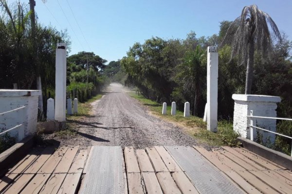 Camión destruyó dos limitadores de altura en el puente Pexoa