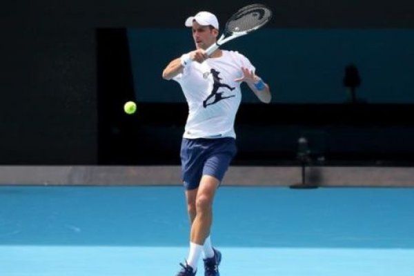 Investigan si Djokovic mintió para entrar a Australia
