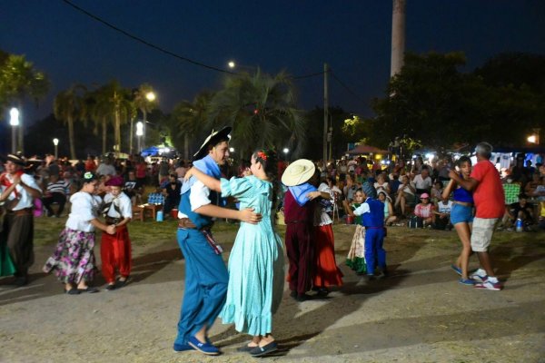 Al ritmo chamamecero, llegan las Peñas Oficiales itinerantes en la ciudad