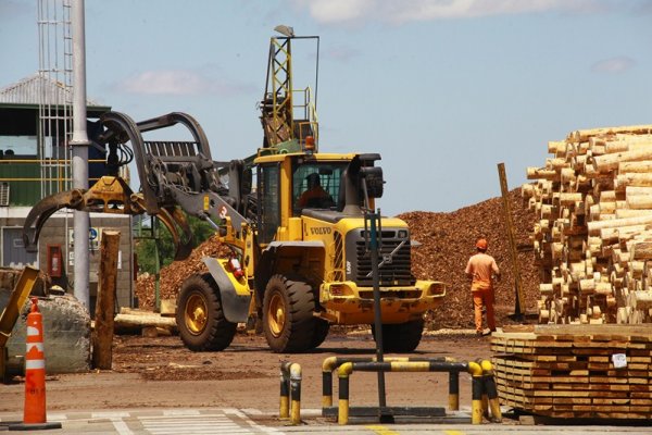 Juan Pujol: Convocan a industriales a una reunión para tratar el manejo del fuego