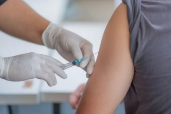Hay seis postas de vacunación anticovid en Capital