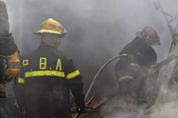 Familias evacuadas y casillas arrasadas por dos focos de incendio