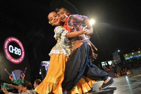 Con homenajes, inicia la Primera Fiesta Mundial del Chamamé
