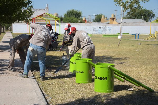 Refaccionan a nuevo dos plazas del barrio Pirayuí