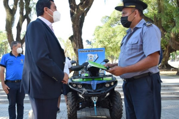 La Policía Turística recibió un cuatriciclo para reforzar la seguridad en Paso de la Patria