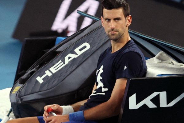 Djokovic fue traslalado al centro de detención de inmigrantes