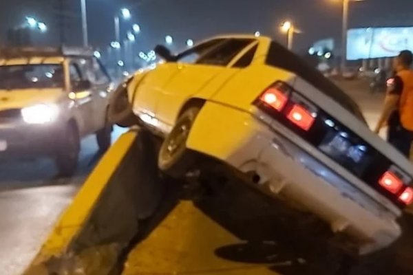 Chocó contra un muro en construcción en plena ruta de Corrientes