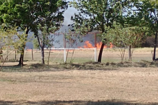 Iniciaron fuego en un pastizal y dejaron sin luz a cinco barrios