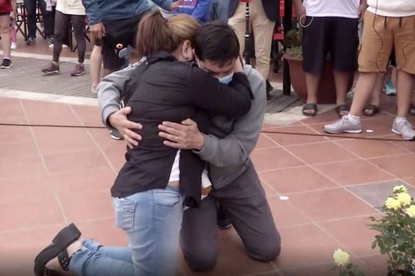 Los padres de Fernando en el lugar del crimen: 