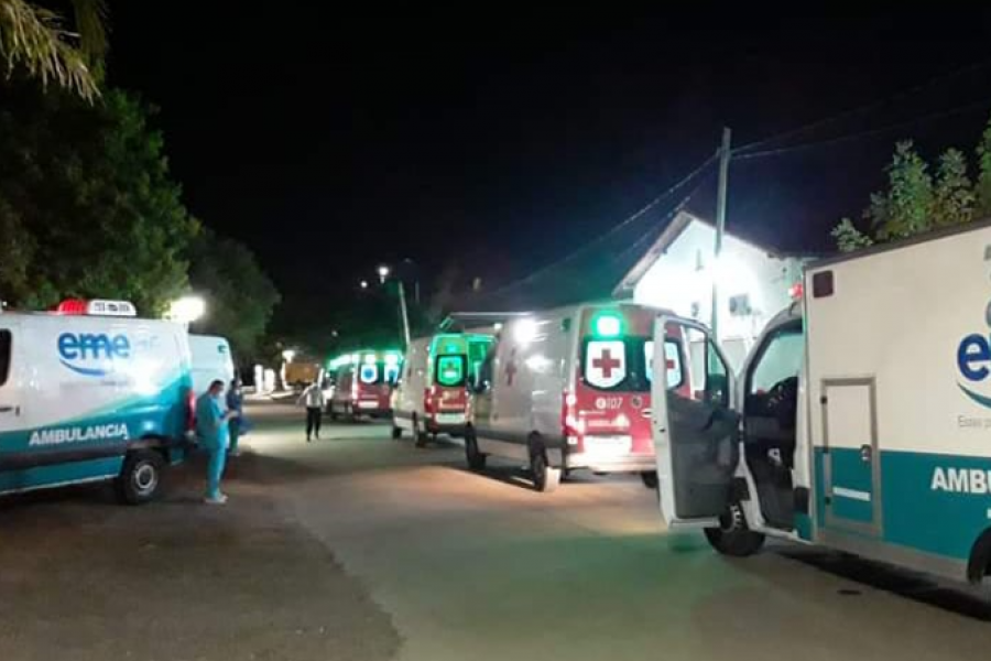 Desfile nocturno y preocupante de ambulancias en el Hospital de Campaña