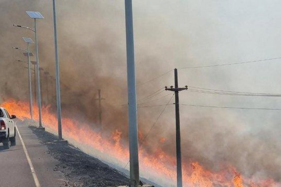 Yacyretá: el fuego amenaza a las obras de la central hidroeléctrica de Añá Cuá