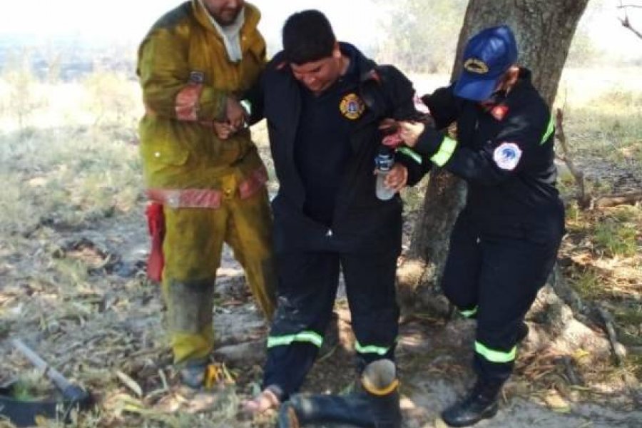 Dos bomberos heridos en el incendio de un paraje de Corrientes