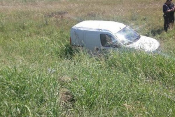 Mercedes: Un hombre murió tras el despiste y vuelco de un utilitario