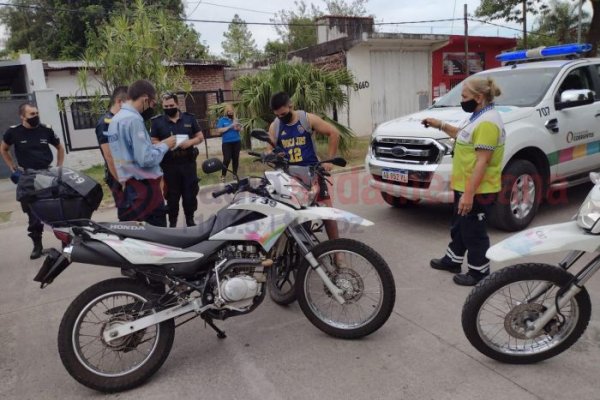 Motociclista quiso agredir a inspectores e intentó darse a la fuga